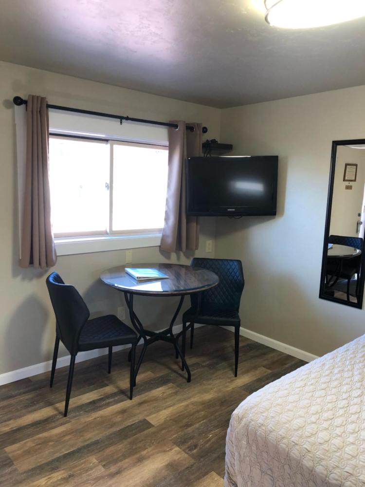 Queen Room interior